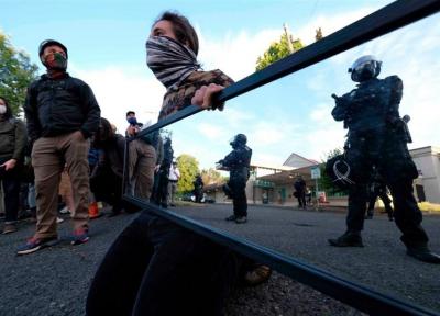 50 شب ناآرامی در پورتلند، پلیس تا دندان مسلح آمریکا علیه معترضان به تبعیض نژادی