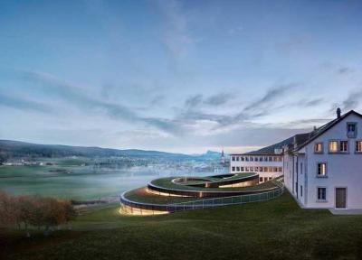 بنای مارپیچی در سوئیس که با الهام از قسمت های داخلی ساعت طراحی شده!