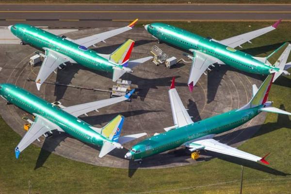 زمین گیر شدن مکس 737 باعث استعفای مدیرعامل بوئینگ شد