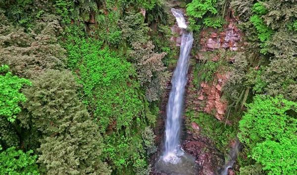 آبشار گزو ؛ جاذبه ای دیدنی در میان جنگل های سوادکوه